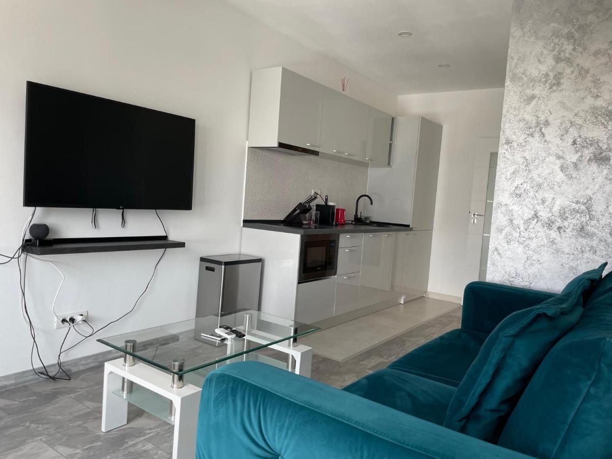Cozy 2-Room Penthouse Lakeview W14 Boekarest Buitenkant foto